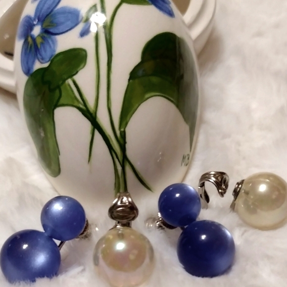Vintage clip on earrings and hand painted trinket dish - Picture 1 of 2